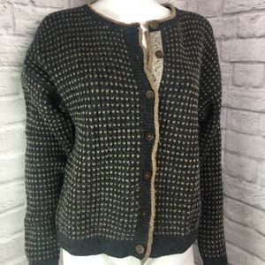 Woolrich Button Cardigan    Size: Medium